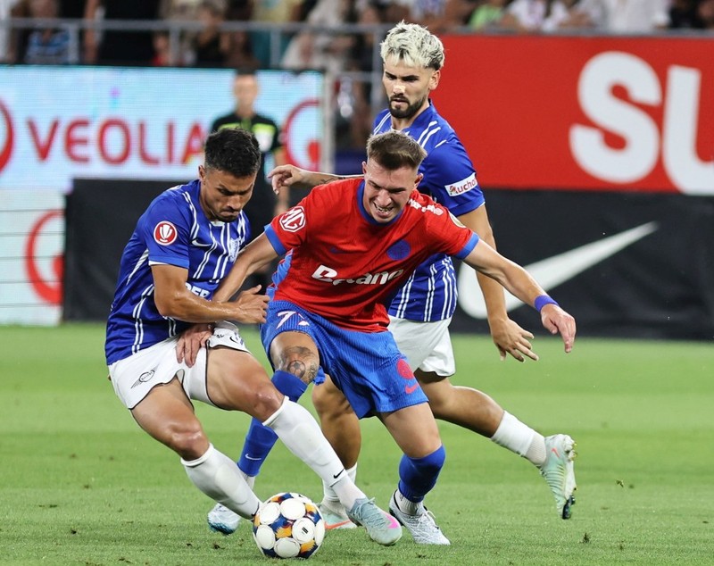 FCSB a pierdut acasă cu Farul Constanța, după ce a primit gol în minutul 10 al prelungirilor. Campioana a terminat în 10 oameni