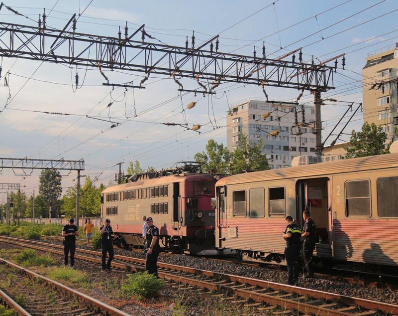 15 persoane rănite în Gara Basarab din București, după ce o locomotivă a lovit vagoanele la care urma să se cupleze