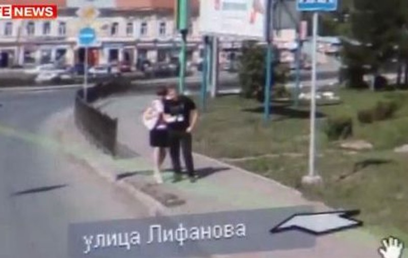 O rusoaică a descoperit că iubitul o înşală după ce l-a văzut cu alta pe Google Maps | VIDEO