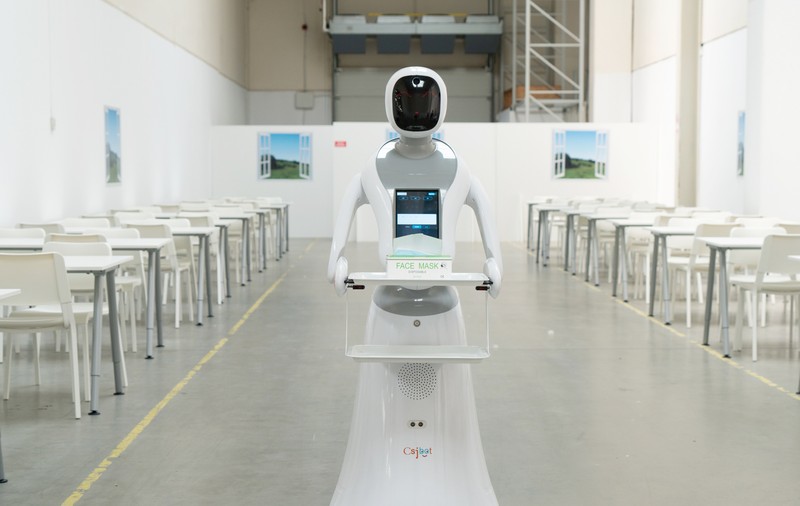 Imagini din spitalul din București pentru tratarea COVID-19 unde roboții vor lucra cot la cot cu personalul medical. Ce știu să facă UVD, Elena, Amelia și Escu