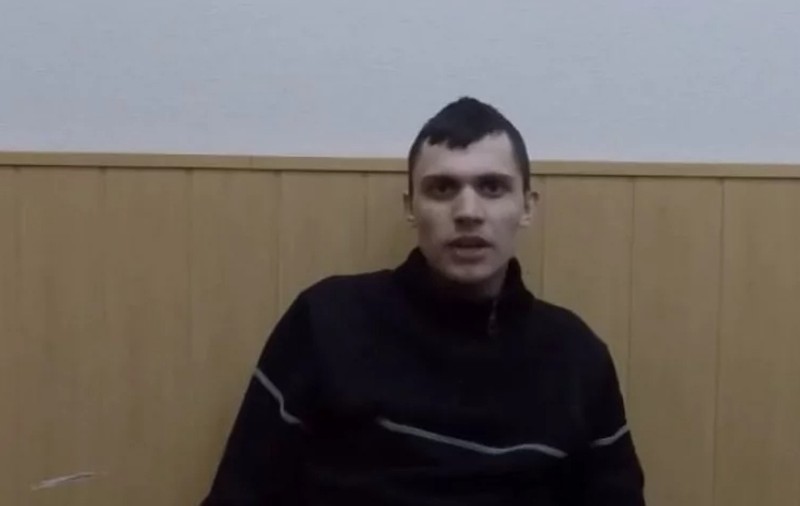 VIDEO. Un soldat rus a refuzat să execute ordinele și a sărit să o ajute o femeie ucraineană rănită. Rănit de propriii colegi, bărbatul a fost salvat de cine nu se aștepta