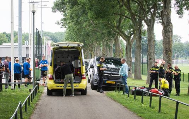 Panică la FC Utrecht. La șase ani de la drama lui Neșu, un fotbalist a ajuns la spital după ce a fost lovit de un scuter în baza de antrenament
