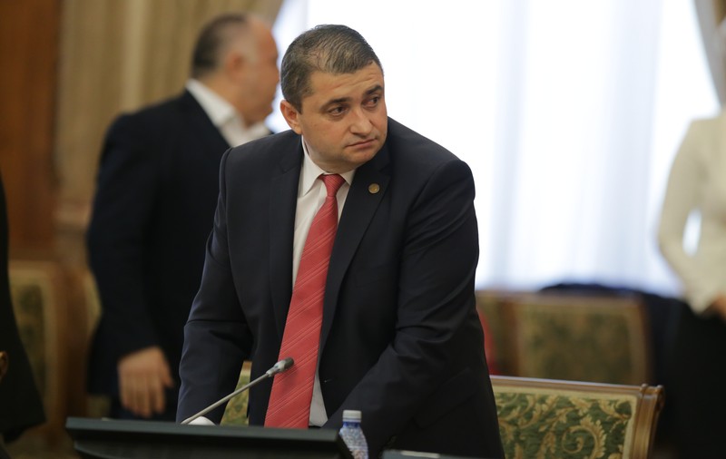 UPDATE. Moțiunea simplă împotriva ministrului Economiei a fost respinsă; Andrușcă va răspunde în scris întrebărilor Opoziției, o premieră în legislativ
