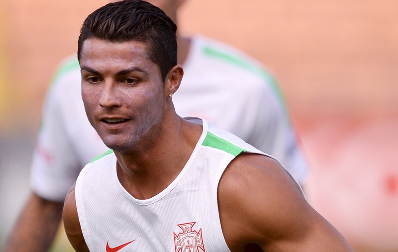 Cerşetorul Ronaldo, jonglerii prin centrul Madridului. Doar un copil l-a băgat în seamă / VIDEO