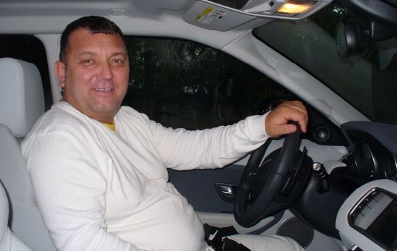 Surse: Afaceristul Nuredin Beinur a fost împușcat în cap cu un pistol cu bile de cauciuc, într-un restaurant din București