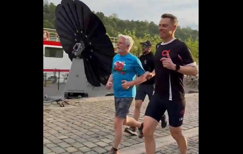 O diplomație altfel. Președintele Cehiei și cel al Finlandei au făcut jogging împreună între întâlniri oficiale