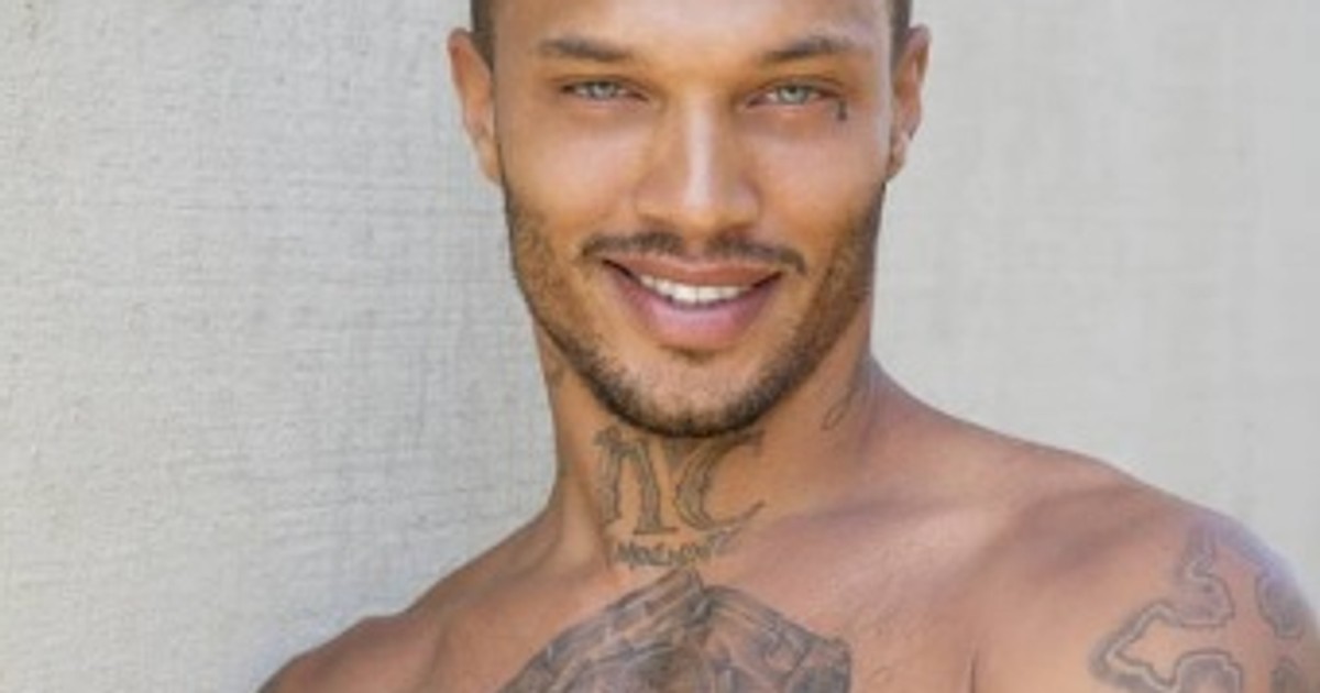 Jeremy Meeks, numit „cel mai sexy infractor din SUA”, a ajuns să trăiască în lux