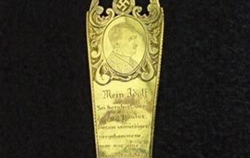 Român, arestat în timp ce încerca să vândă semnul de carte al lui Hitler