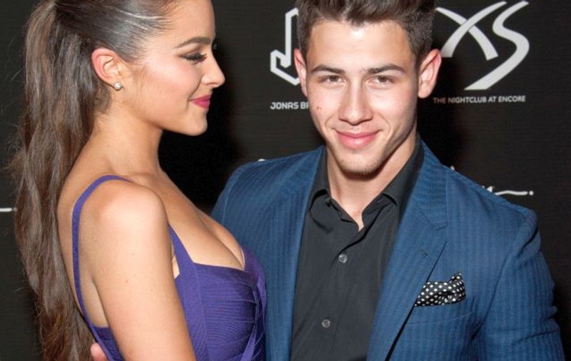Să vezi şi să nu crezi! Băiatul cuminte din formaţia «Jonas Brothers» a pus mâna pe cea mai frumoasă femeie din Univers | FOTO