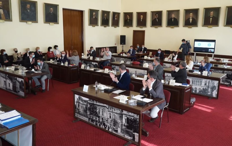Blocajul de la Iași a luat sfârșit. Bugetul, adoptat după ce un consilier USR-PLUS a votat altfel decât colegii de partid