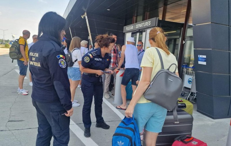 Poliția din Oradea a „descins” în aeroport cu avertismente pentru călătorii care pleacă în vacanță