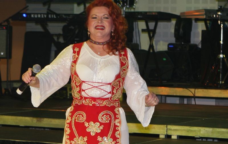 Maria Cârneci a găsit soluția pentru durerile crunte de spate. Află cu ce le tratează!