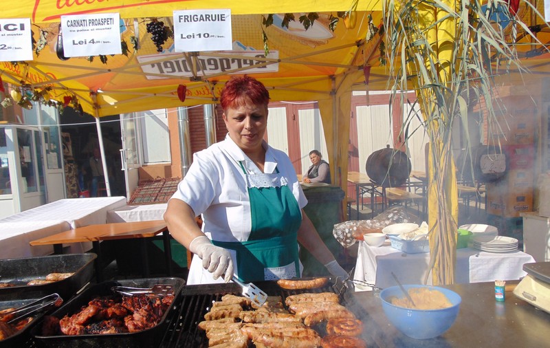 Gălățenii preferă micii și berea de la Târgul de Toamnă