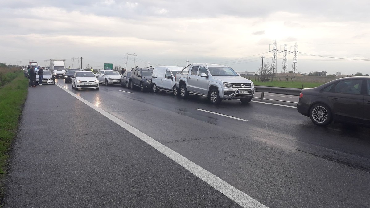 Un accident în care au fost implicate opt mașini a avut loc pe autostrada București - Pitești. Un copil de trei ani a fost rănit