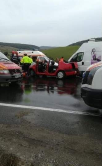 Mașina părinților lui Dragoșl a fost distrusă în accident sursă foto: observator.tv