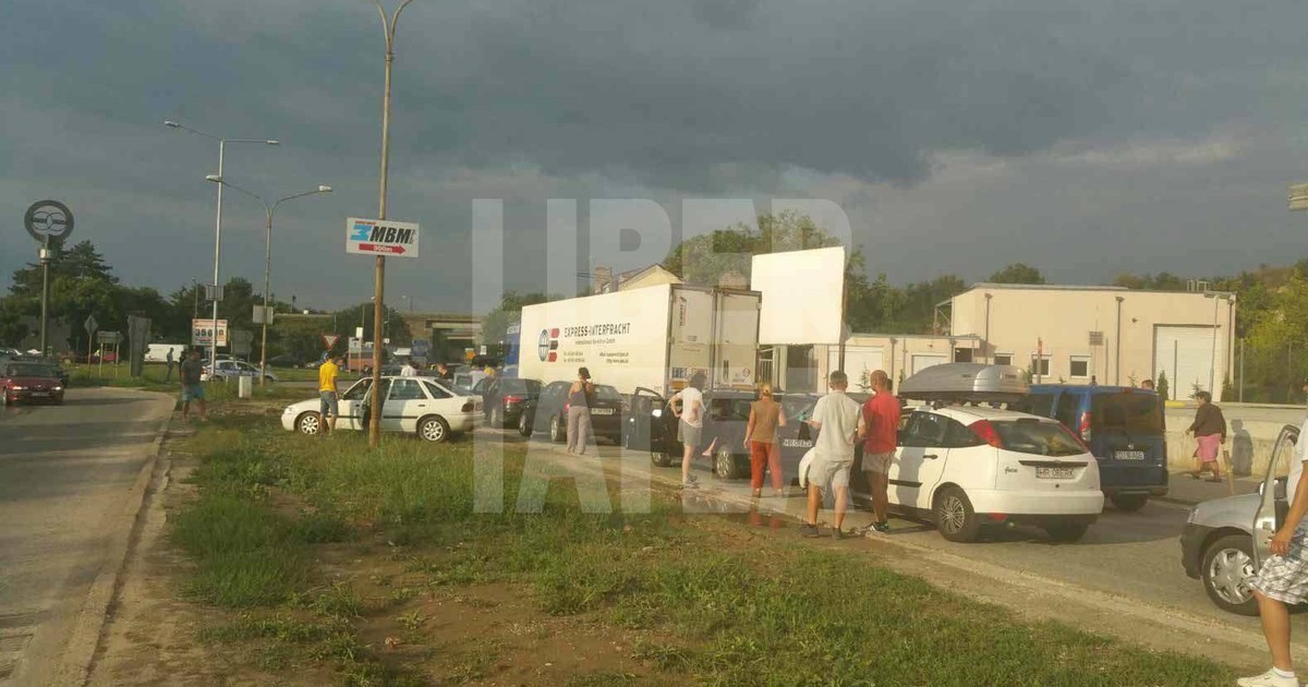 Vama Giurgiu – Ruse s-ar putea aglomera în perioada minivacanței de Sfânta Maria, iar în alte puncte de trecere a frontierei ar putea crește timpii de așteptare, a avertizat Ministerul Afacerilor Externe.