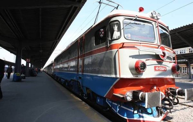 Viteza trenurilor, redusă din cauza caniculei. CFR anunţă întârzieri şi de o oră