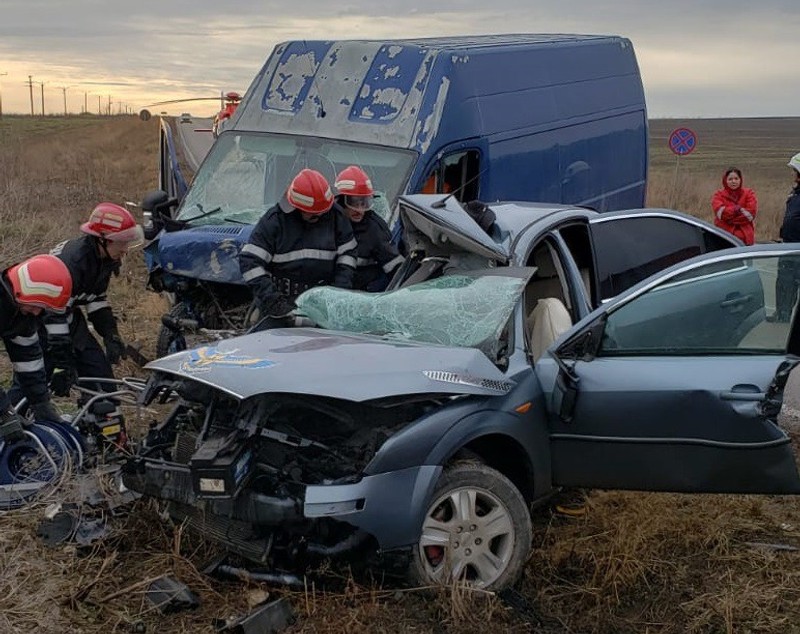Accident înfiorător în Constanța, în Ajunul Crăciunului. Trei oameni au murit pe loc / FOTO&VIDEO