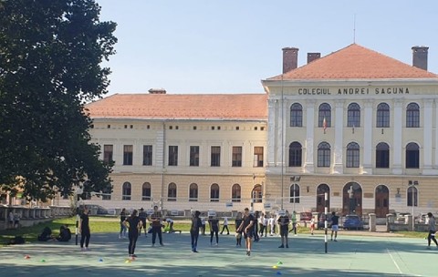 Prima școală de stat din România care e acreditată Cambridge este din Brașov