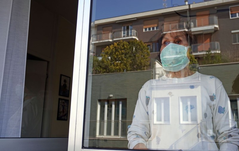 Cum se pot proteja proprietarii de apartamente? Un patron vrea să transforme în spații de carantină locuințele dintr-o clădire unde stau persoane de peste 65 de ani și un bebeluș