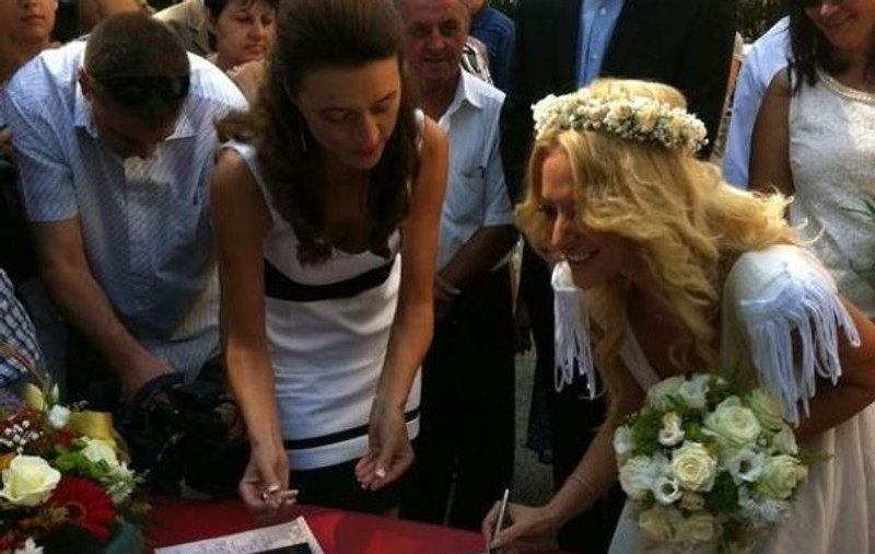 DELIA, PETRECERE AUTENTIC ROMÂNEASCĂ, după căsătoria civilă
