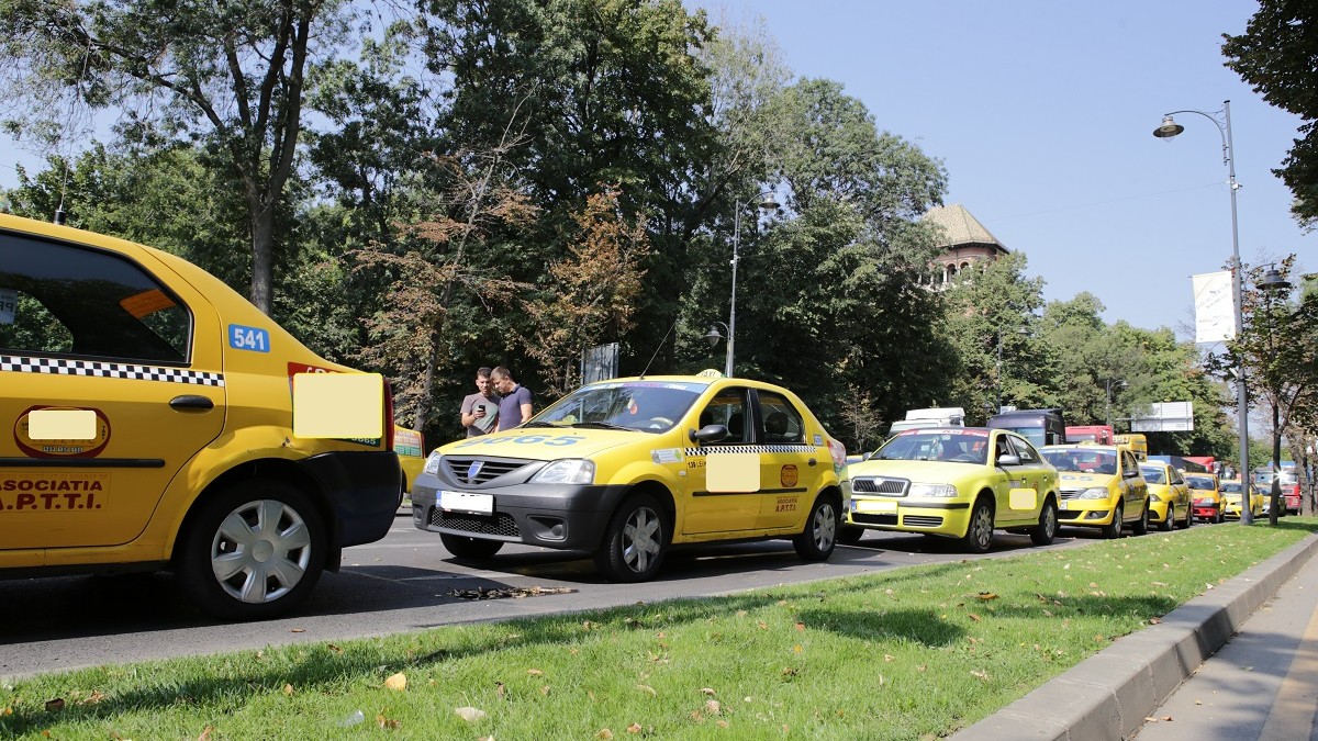 Cum măresc taximetriștii prețul curselor în București