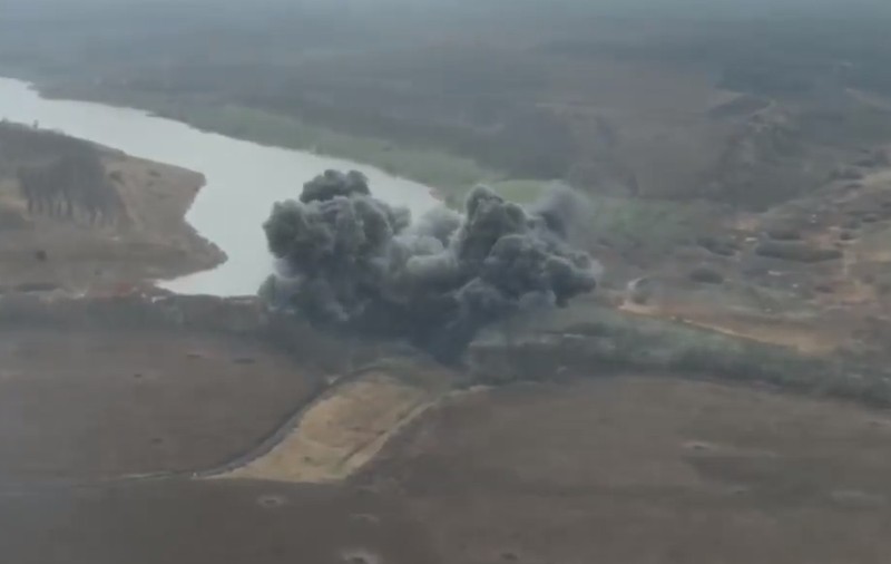 Rusia și-a aruncat în aer propriul baraj din Belgorod de teama blindatelor ucrainene. Imagini cu megaexplozia