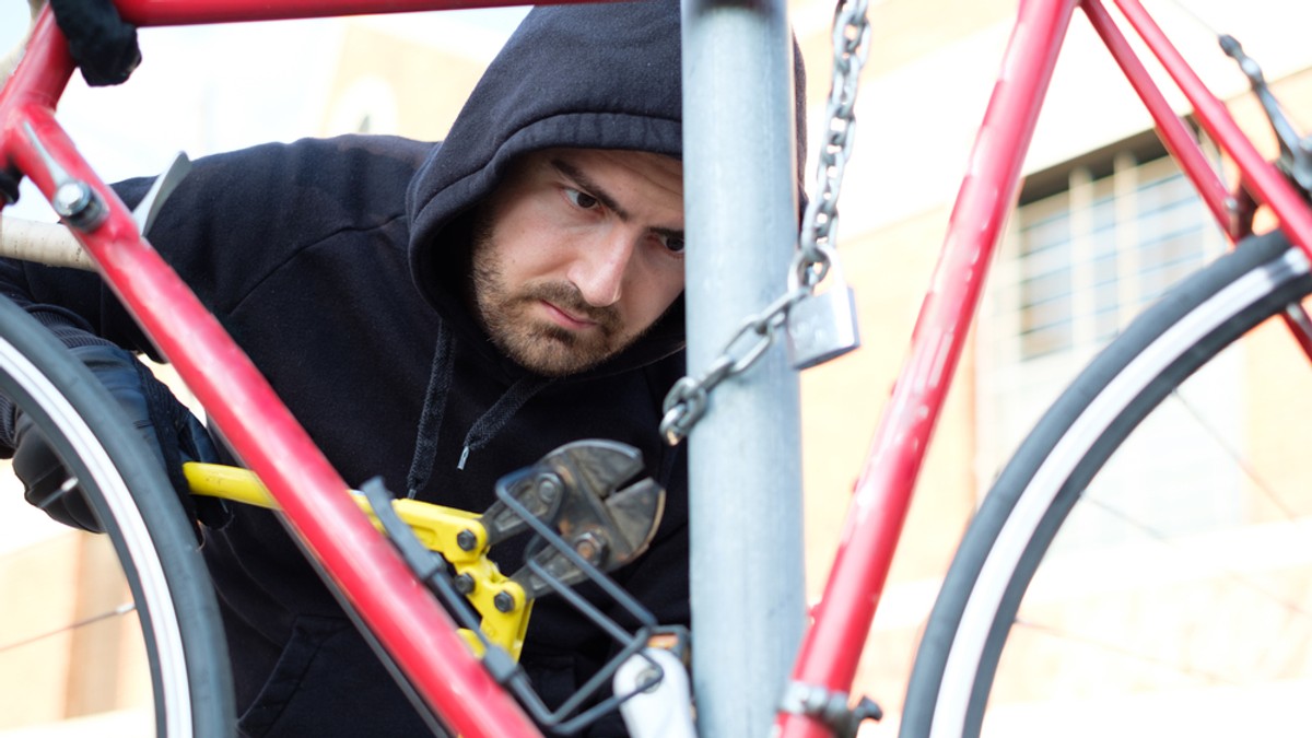 Români din Brașov, bănuiți c-ar fura biciclete din Koln. Rețeaua de hoți acționa de doi ani