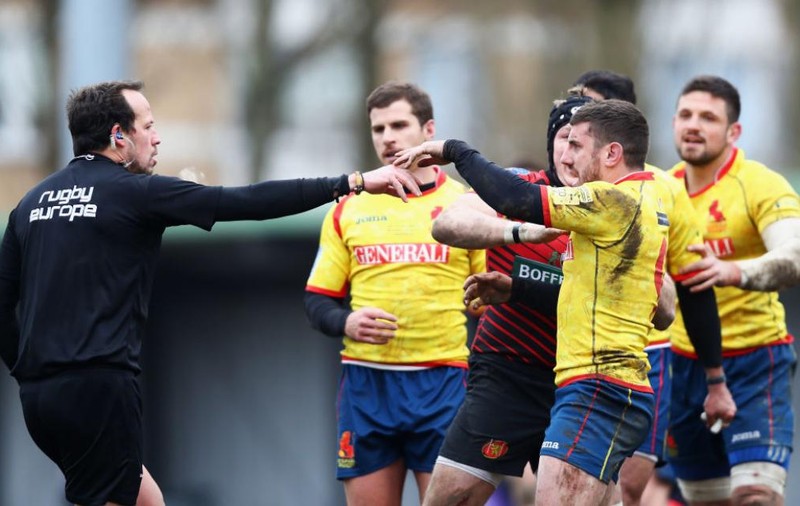 De ce a fost schimbat arbitrul Vlad Iordăchescu de la meciul Pau - Stade Francais, din sferturile Cupei Challenge la rugby: ”Au vrut să evite incidente”
