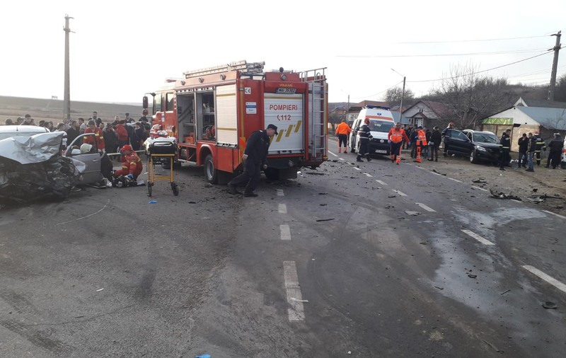 Planul roșu activat în Vaslui, după un accident rutier soldat cu doi morți și șase răniți UPDATE