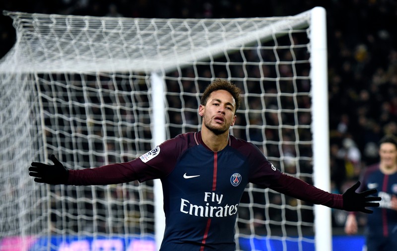 Cu cine se însoară Neymar. Și Cristiano Ronaldo o comite la vară