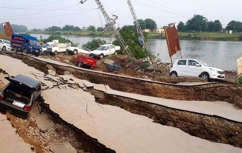 UPDATE | Imagini de groază după un cutremur de 5,8 grade în Pakistan! 37 de oameni și-au pierdut viața