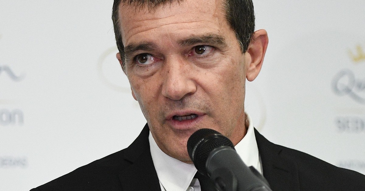 Antonio Banderas a fost inernat de urgență