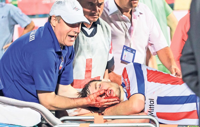 Șoc și groază la Galați! Cristi Sîrghi, mijlocașul Oțelului, s-a accidentat grav la cap în finalul meciului Oțelul - CFR Cluj