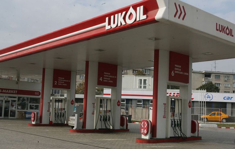 Sechestru fără precedent pus de procurorii de la Ploieşti pe conturile Lukoil