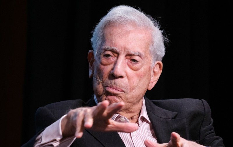 Mario Vargas Llosa, romancier laureat cu Premiul Nobel, spitalizat cu Covid, la 15 luni de la prima infectare