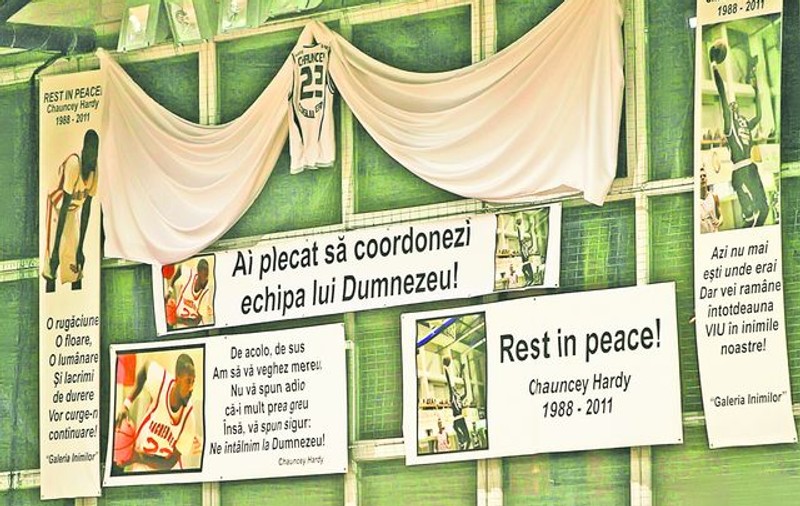 Lucian Iliescu, primarul din Giurgiu, a făcut scandal la partida cu Asesoft, fix la o lună de la decesul fostului baschetbalist Chauncey Hardy