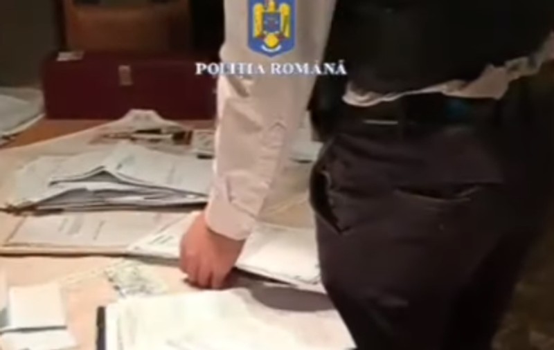 Percheziții în București și în patru județe la o grupare care făcea împrumuturi la CAR cu acte false. La cât se ridică prejudiciul