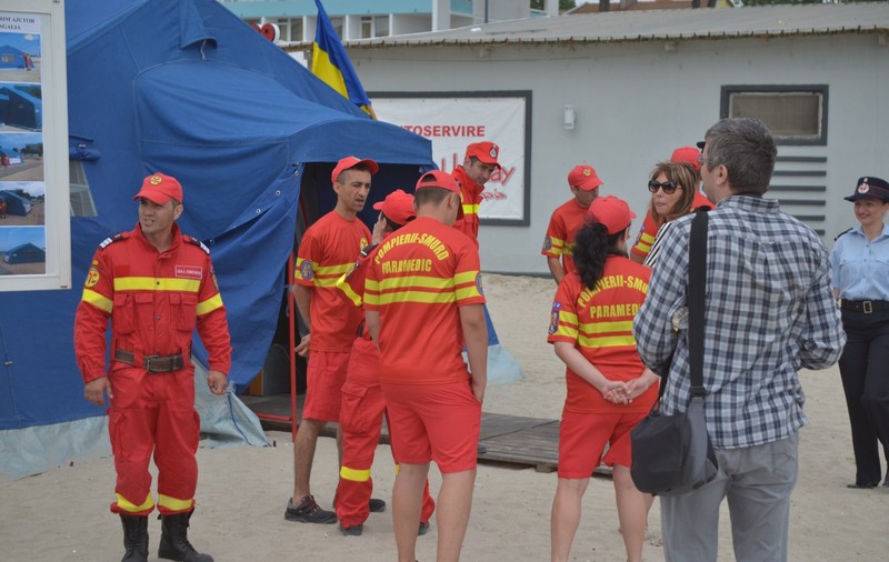 Turiștii de pe litoral, supravegheați pe plajă de echipaje SMURD
