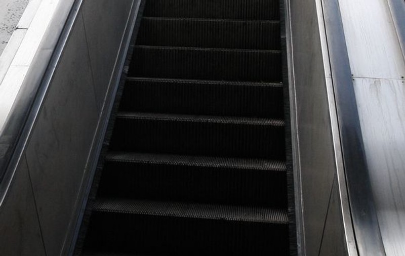 Un american a murit la metrou din pricina scărilor rulante