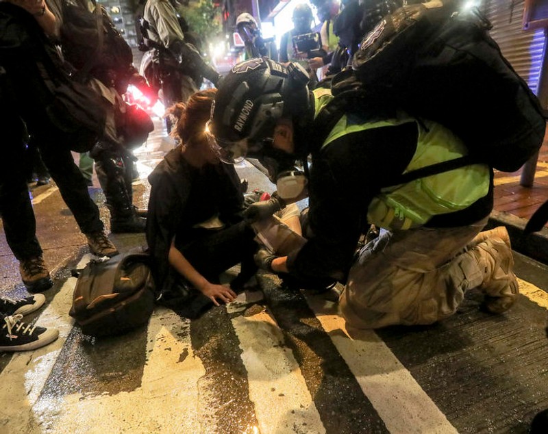 Noi violențe în Hong Kong. Zeci de mii de protestatari au sfidat interdicția impusă manifestațiilor publice