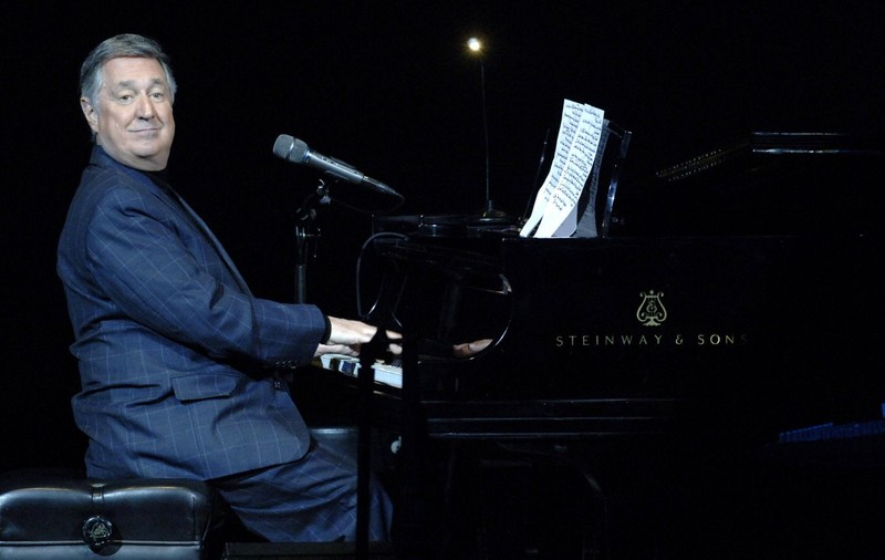 Neil Sedaka a murit la 86 de ani. Autorul hiturilor „Oh, Carol”, „Calendar Girl” și „Breaking Up Is Hard to Do” a fost o legendă a muzicii anilor ’50-’70