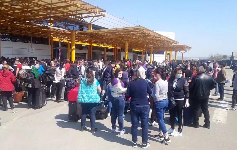 Trei suceveni au fugit din carantină pentru a merge la muncă în Germania. Polițiștii i-au prins pe aeroportul din Cluj