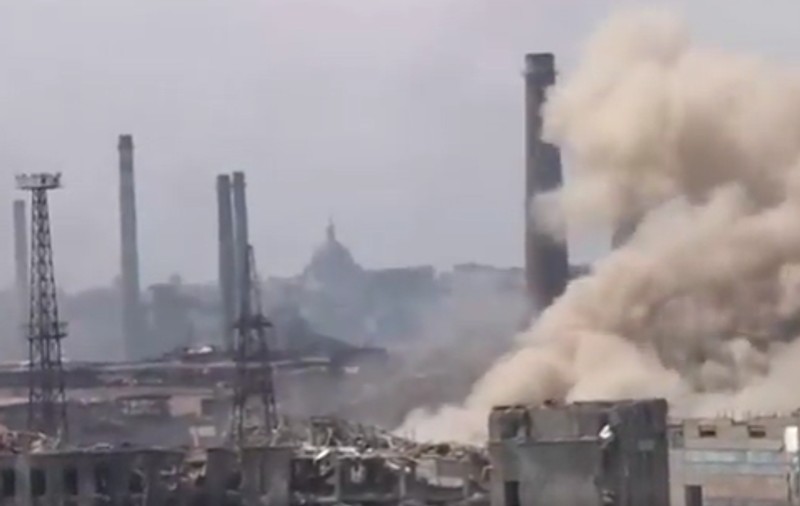 VIDEO | Uzina Azovstal, luată cu asalt de forțele ruse. Imagini cu atacul asupra combinatului din Mariupol