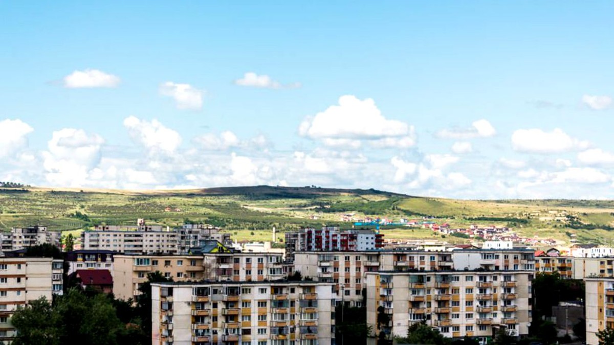 Imobiliare.ro: Revenirea studenţilor majorează chiriile în marile orașe. Blocuri de locuințe din Cluj-Napoca