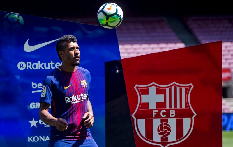 Brazilianul Paulinho a fost prezentat oficial la FC Barcelona / GALERIE FOTO