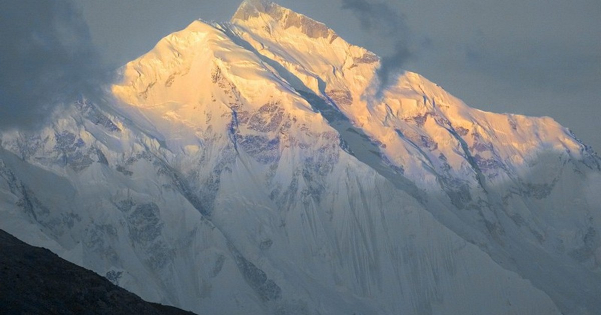 Șapte persoane date dispărute în urma unei avalanșe în Himalaya