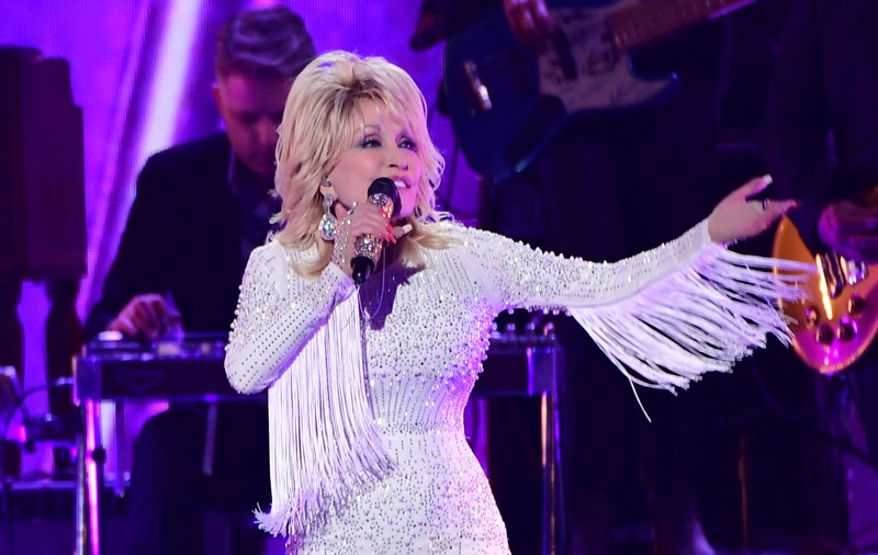 Dolly Parton vrea pe coperta Playboy, la 75 de ani!