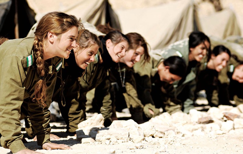 Cariera militară, la feminin 