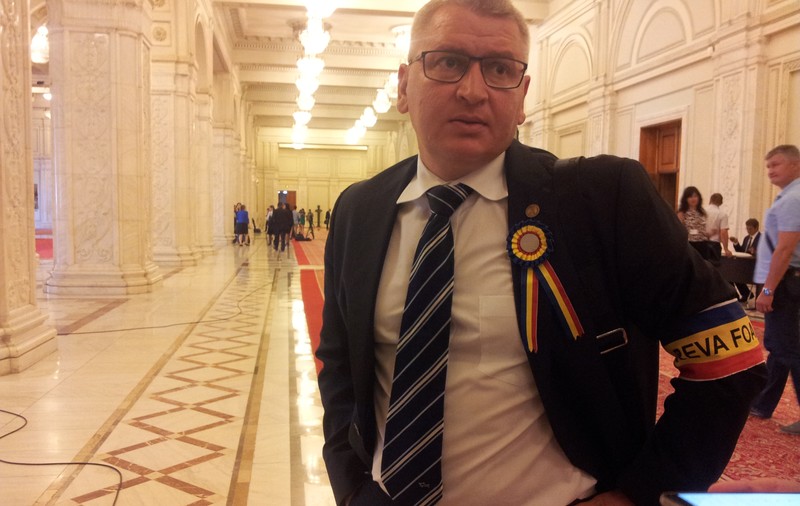 UPDATE. Deputatul PNL Florin Roman a rezistat în greva foamei doar trei ore